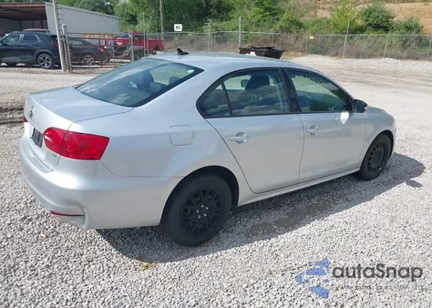 2014 Volkswagen Jetta 1.8T Se z USA, uszkodzony, nr VIN 3VWD17AJ3EM246296